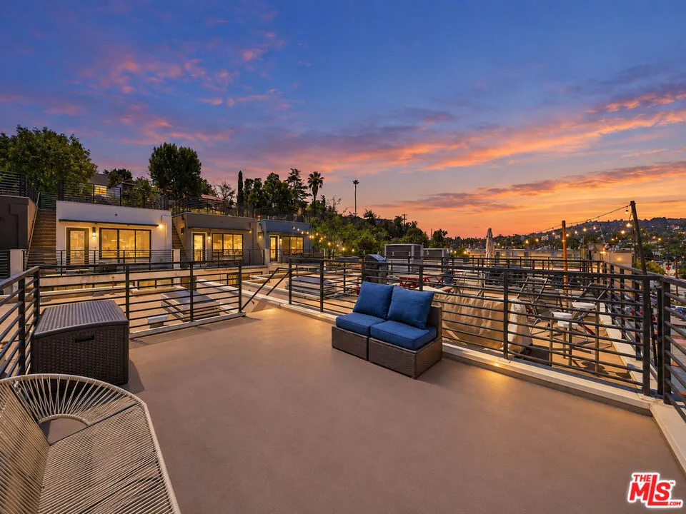 2928 Rowena Avenue #3 Los Angeles, CA 90039