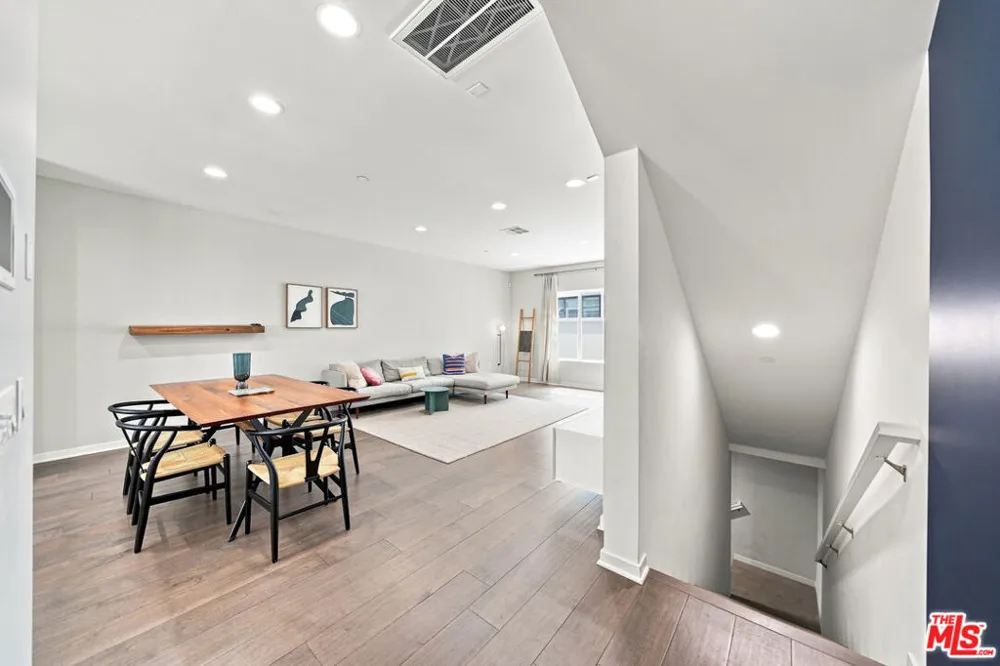 2928 Rowena Avenue #3 Los Angeles, CA 90039