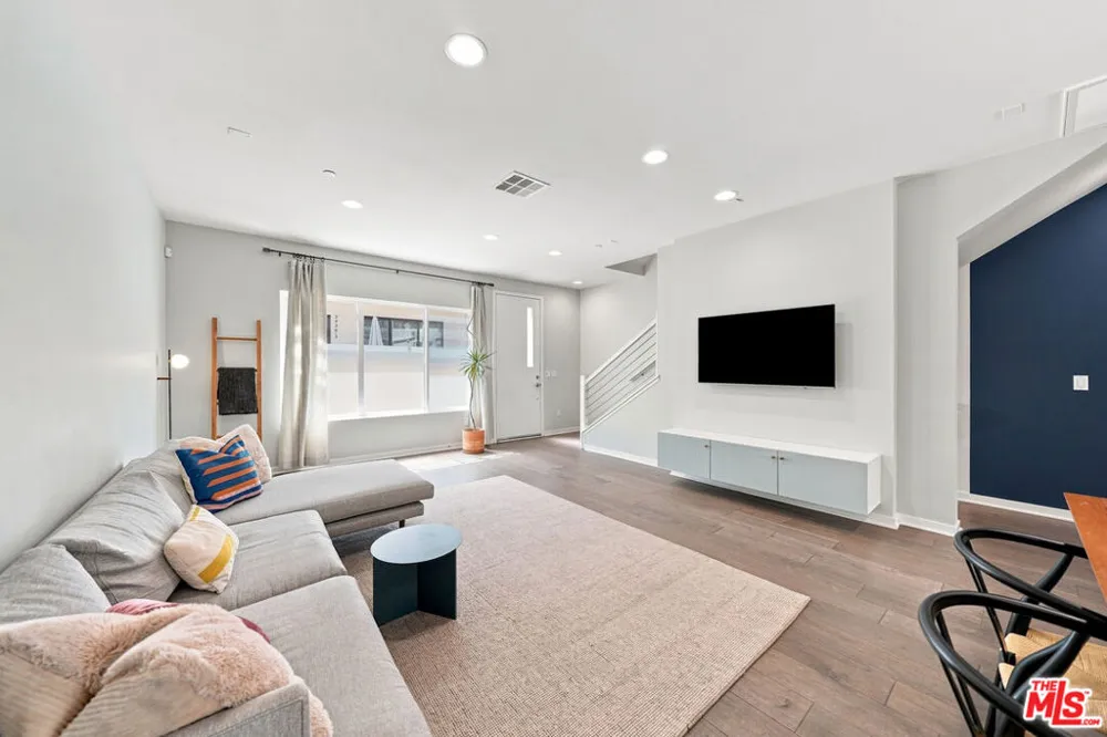 2928 Rowena Avenue #3 Los Angeles, CA 90039