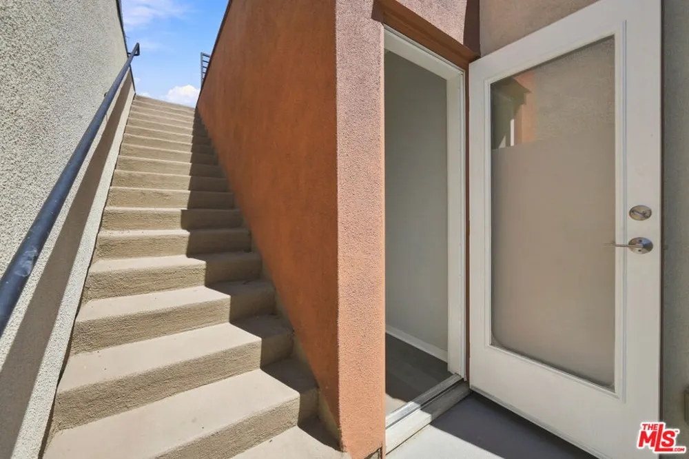 2928 Rowena Avenue #3 Los Angeles, CA 90039