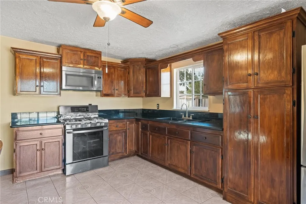14804 Orange Hesperia, CA 92345