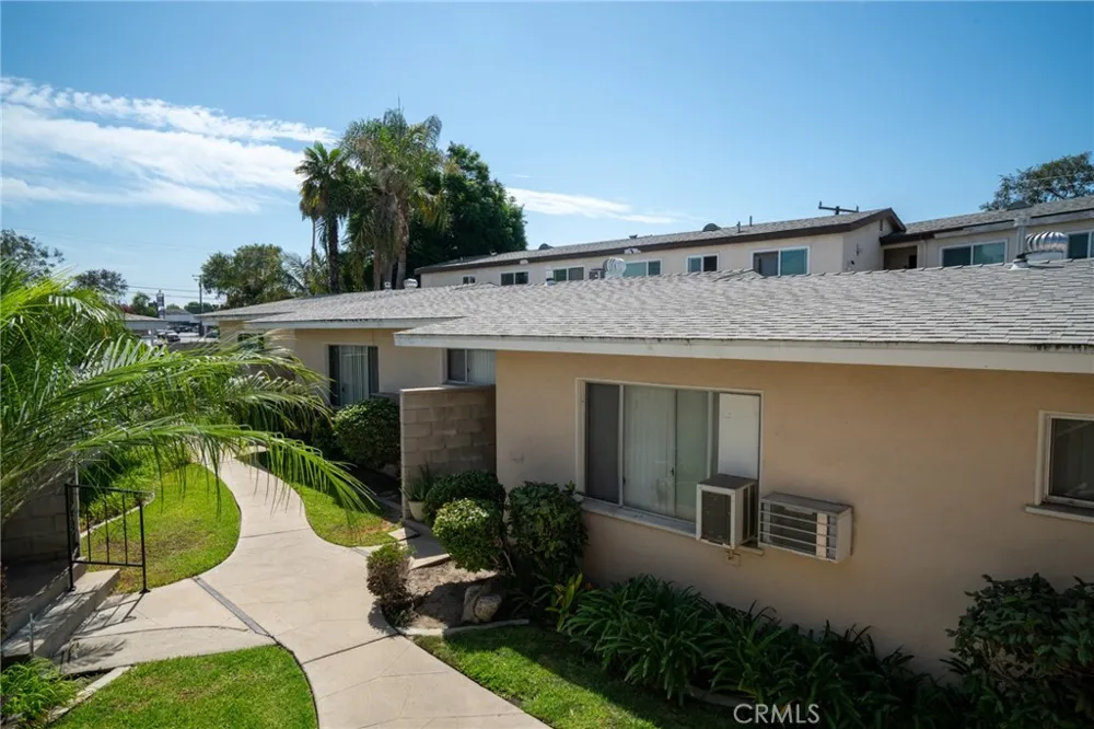 1116 West Avenue Fullerton, CA 92833