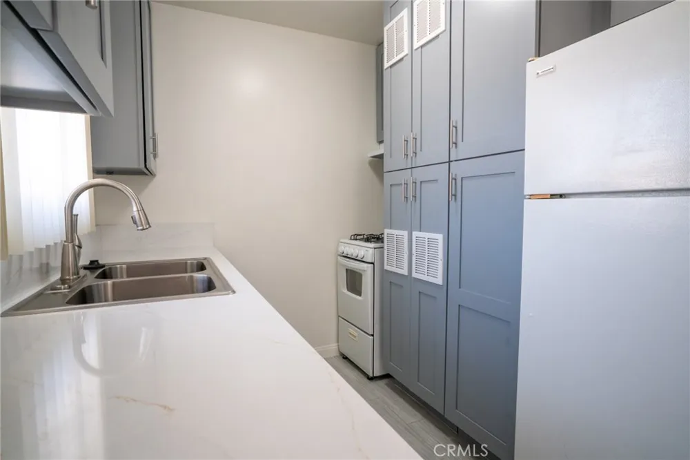 1116 West Avenue Fullerton, CA 92833