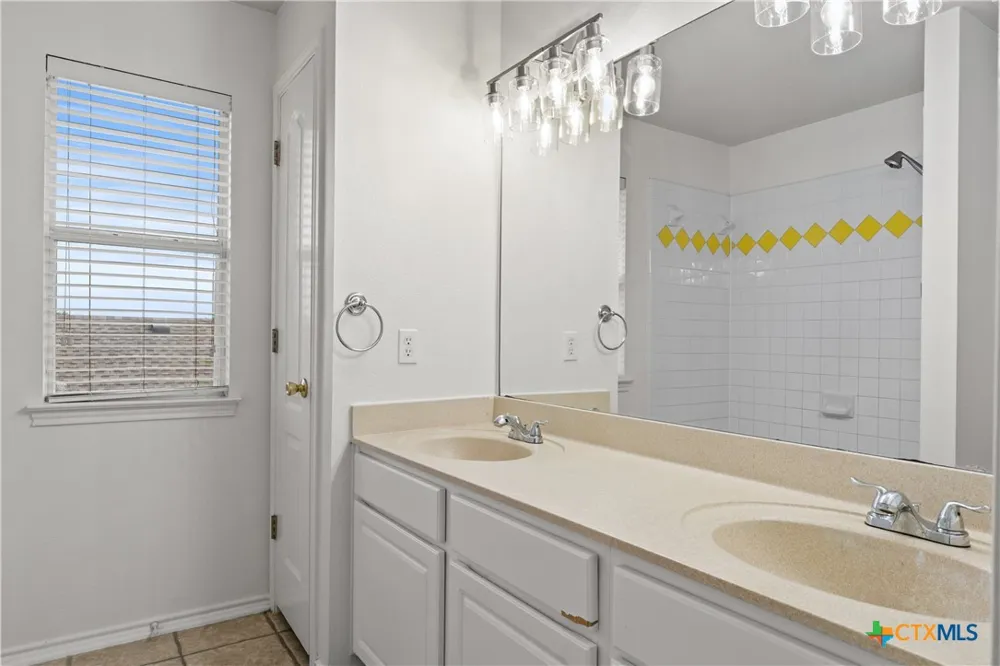 17 Nikita Drive San Antonio, TX 78248