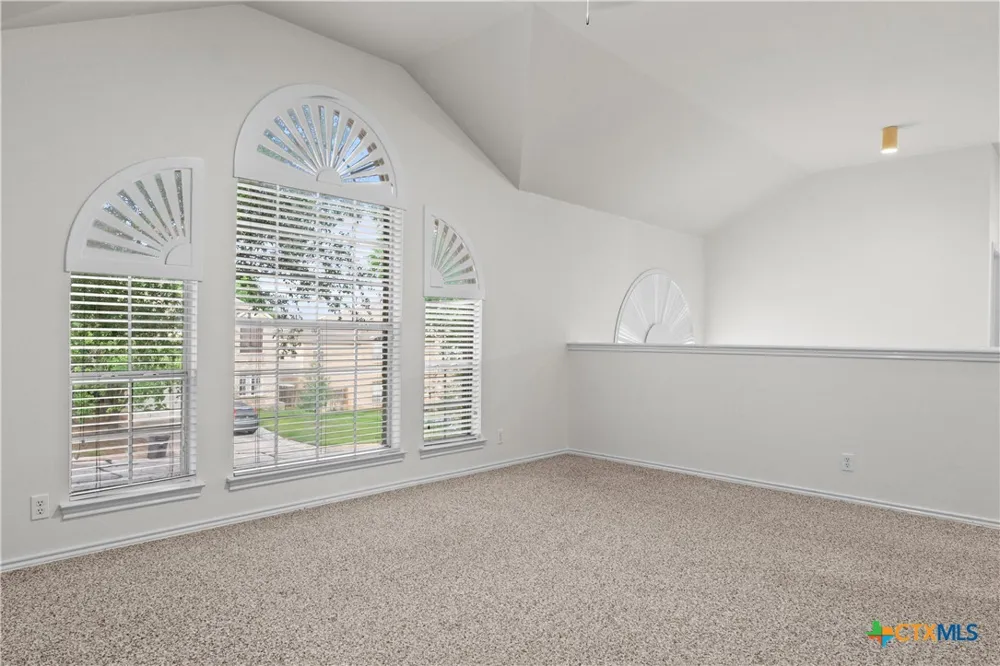 17 Nikita Drive San Antonio, TX 78248