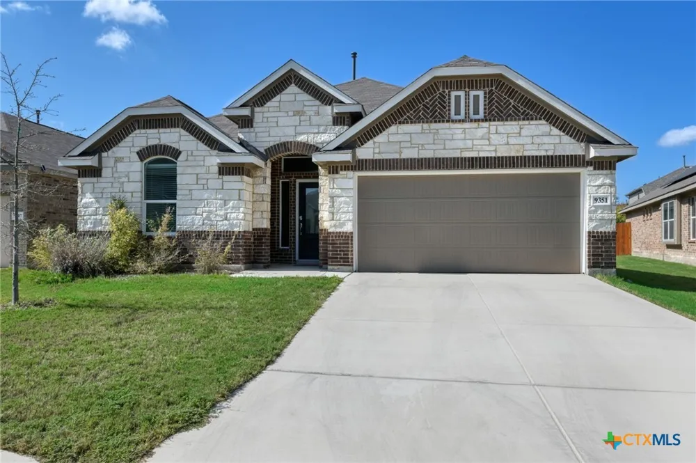 9351 Oxford Shire San Antonio, TX 78254