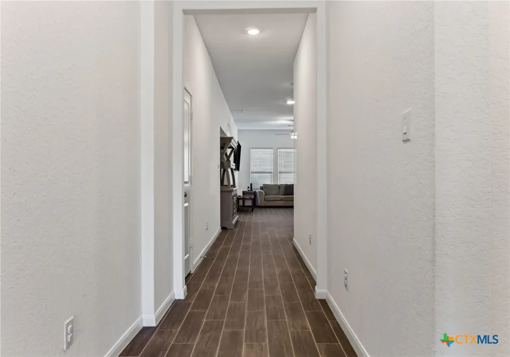 9351 Oxford Shire San Antonio, TX 78254