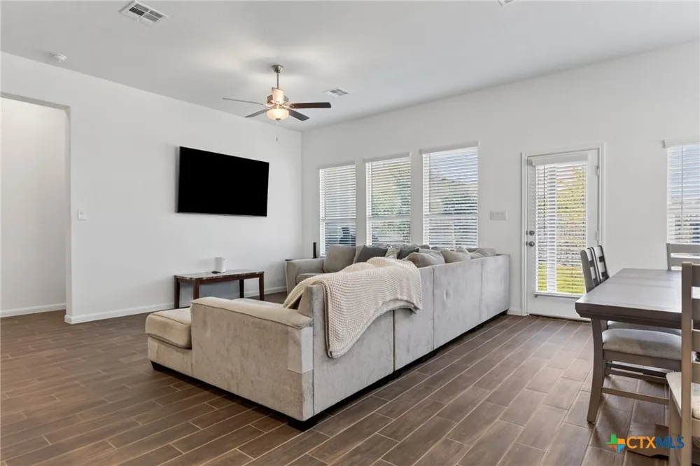 9351 Oxford Shire San Antonio, TX 78254