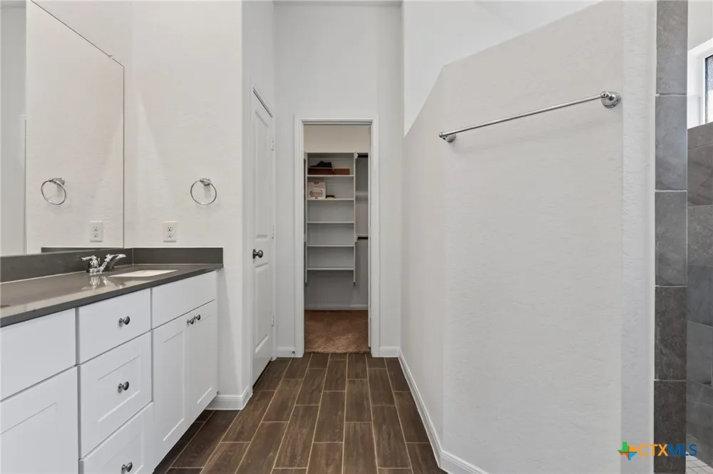 9351 Oxford Shire San Antonio, TX 78254