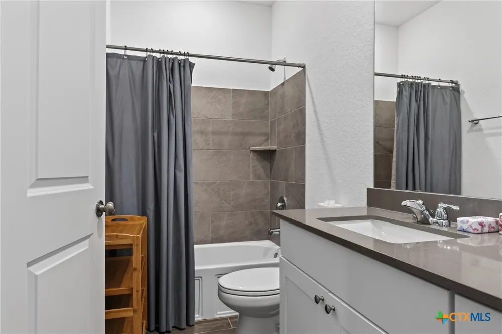 9351 Oxford Shire San Antonio, TX 78254