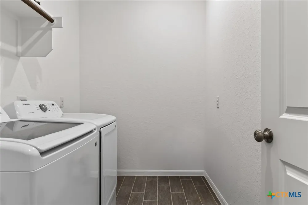 9351 Oxford Shire San Antonio, TX 78254