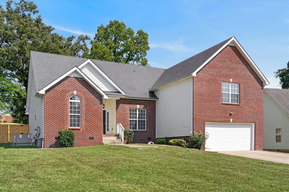 3109 Holly Point Clarksville, TN 37043