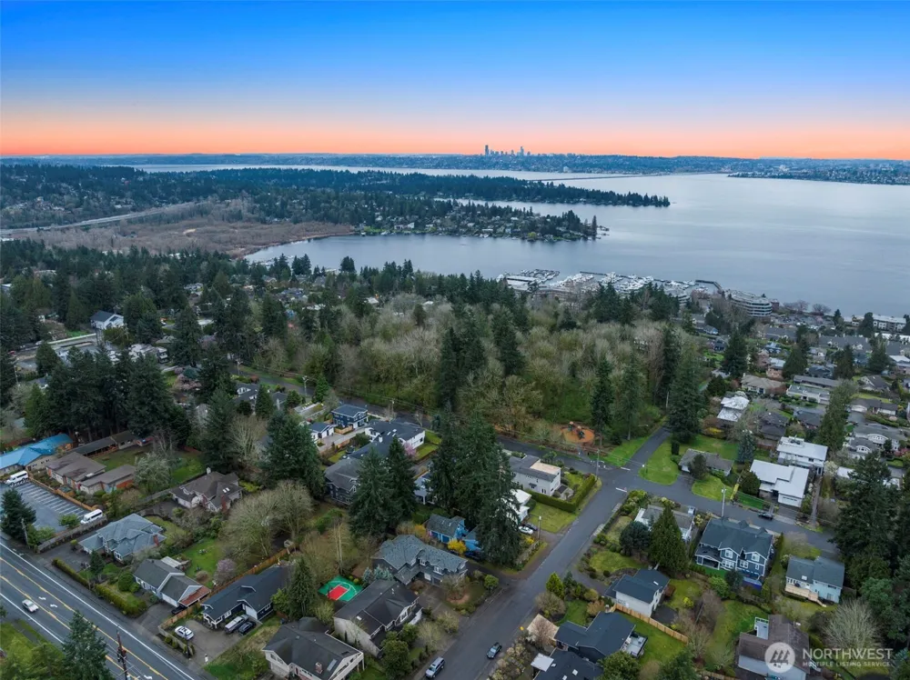 10612 NE 54th Lane Kirkland, WA 98033