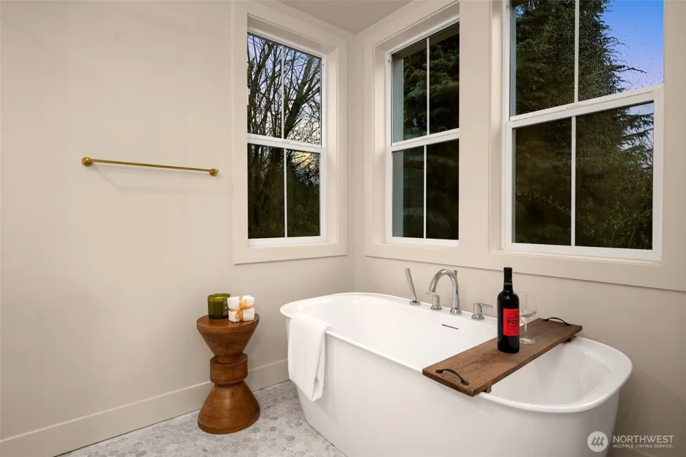 10612 NE 54th Lane Kirkland, WA 98033