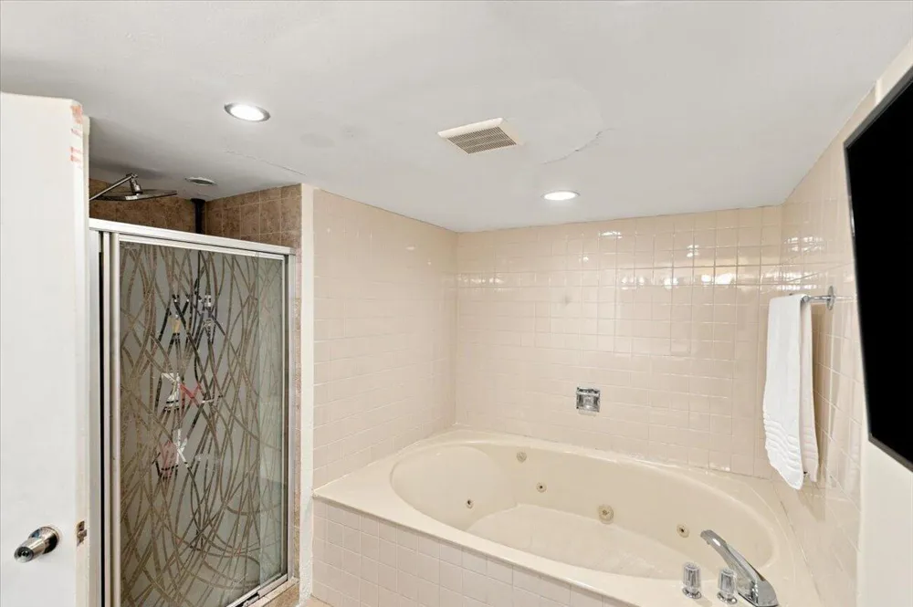 300 THREE ISLANDS BOULEVARD #312 Hallandale Beach, FL 33009