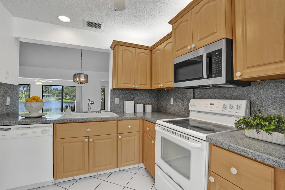 2129 SW 17TH CIRCLE Deerfield Beach, FL 33442