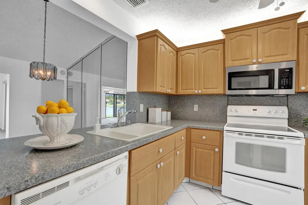 2129 SW 17TH CIRCLE Deerfield Beach, FL 33442
