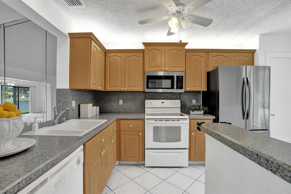 2129 SW 17TH CIRCLE Deerfield Beach, FL 33442