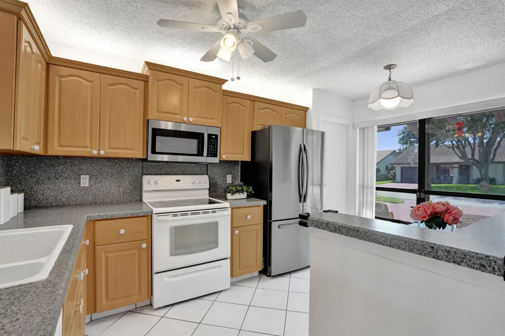 2129 SW 17TH CIRCLE Deerfield Beach, FL 33442