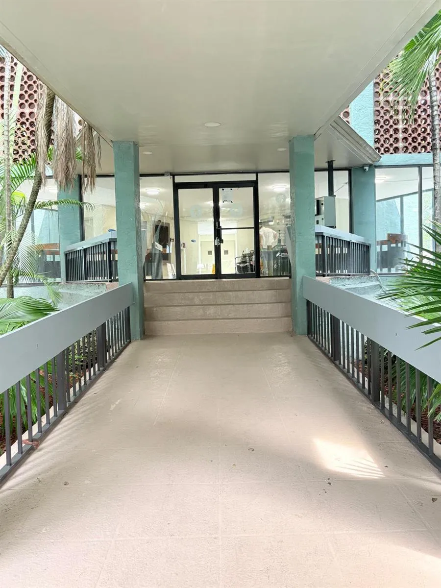 4222 INVERRARY BOULEVARD #4609 Lauderhill, FL 33319