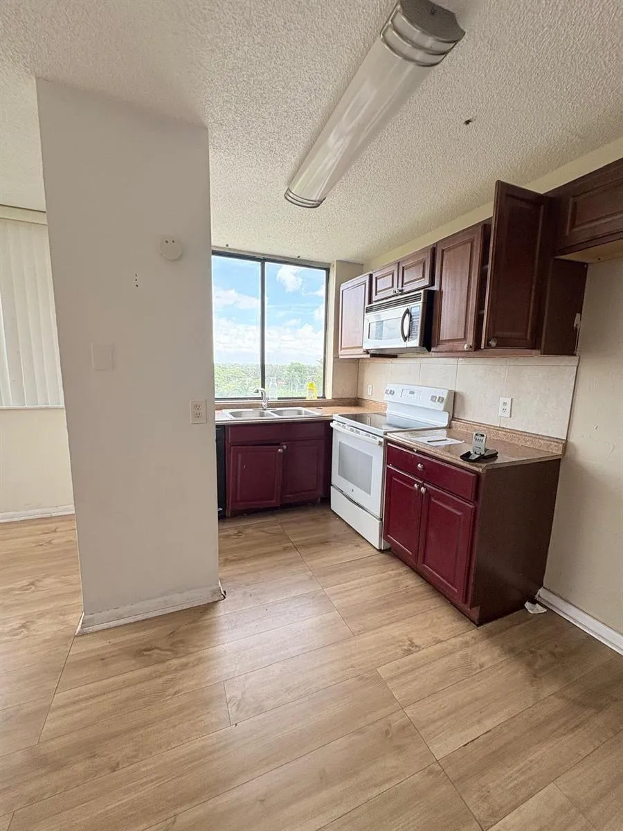 4222 INVERRARY BOULEVARD #4609 Lauderhill, FL 33319