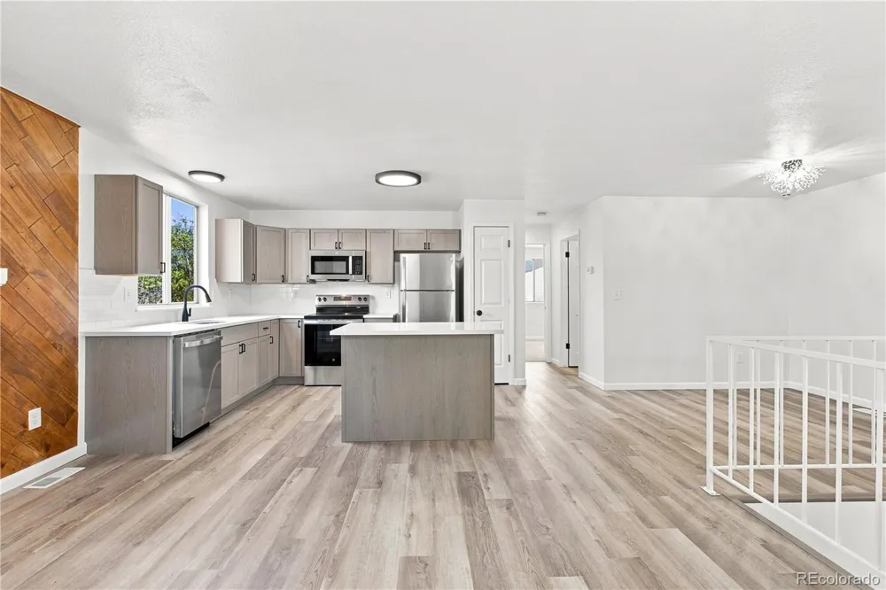 1498 S Bahama Street Aurora, CO 80017