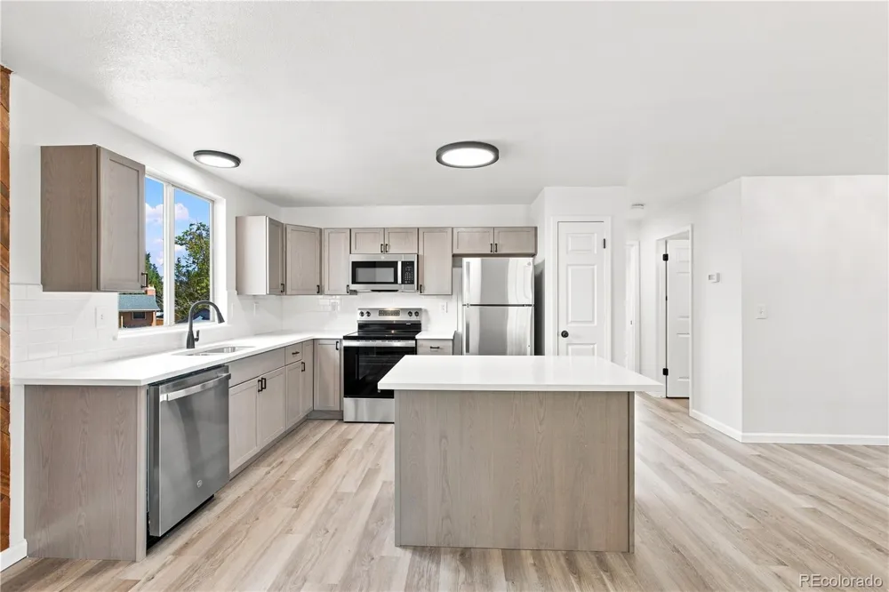 1498 S Bahama Street Aurora, CO 80017