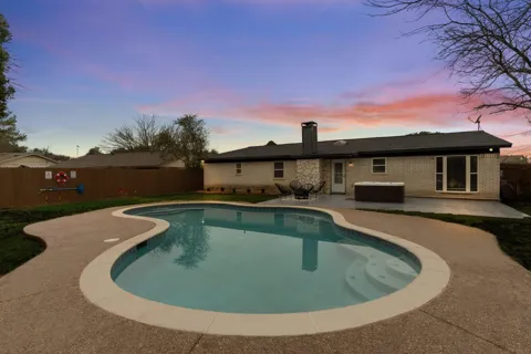 6048 Holiday Lane