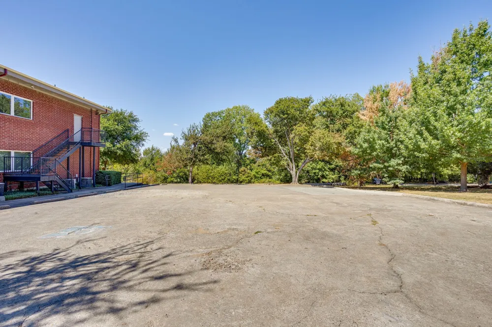 1415 E Belt Line Road Carrollton, TX 75006