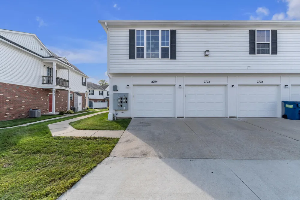 2703 Riversedge Drive #106 Saline, MI 48176