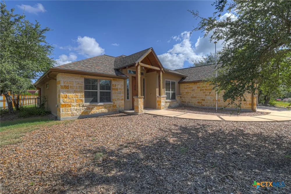 1184 Summit Bluff Canyon Lake, TX 78133