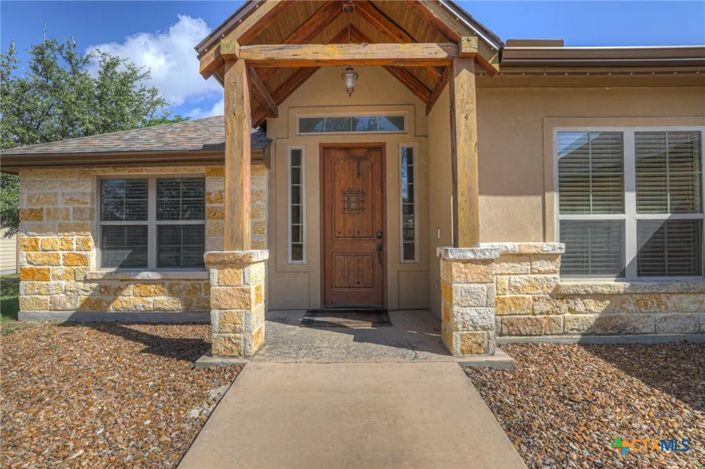 1184 Summit Bluff Canyon Lake, TX 78133