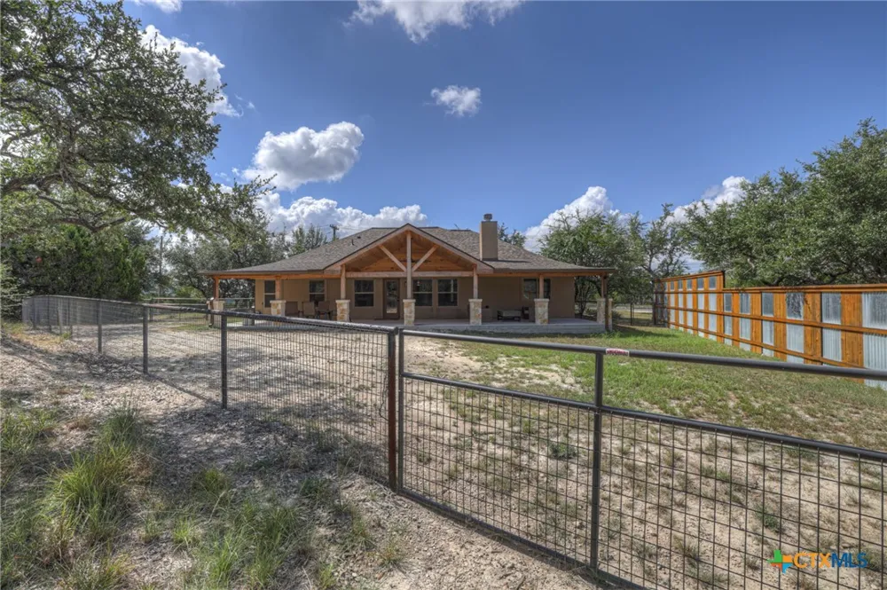 1184 Summit Bluff Canyon Lake, TX 78133