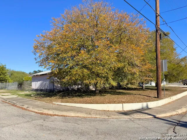 3311 Roselawn Rd San Antonio, TX 78226