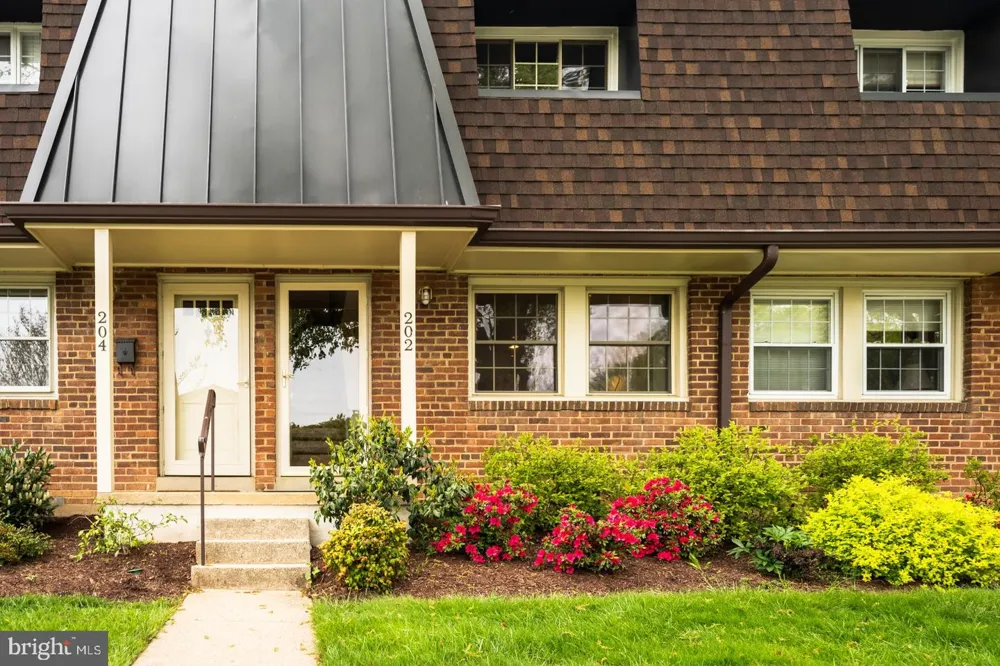 202 S VIRGINIA AVENUE #73 Falls Church, VA 22046