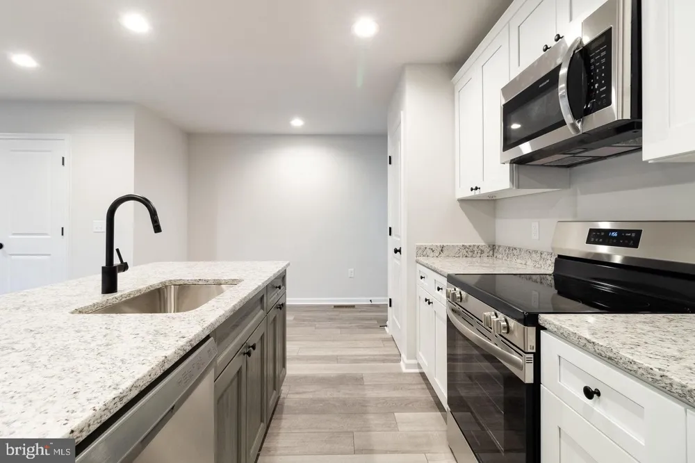215 MANSFIELD STREET Fredericksburg, VA 22408
