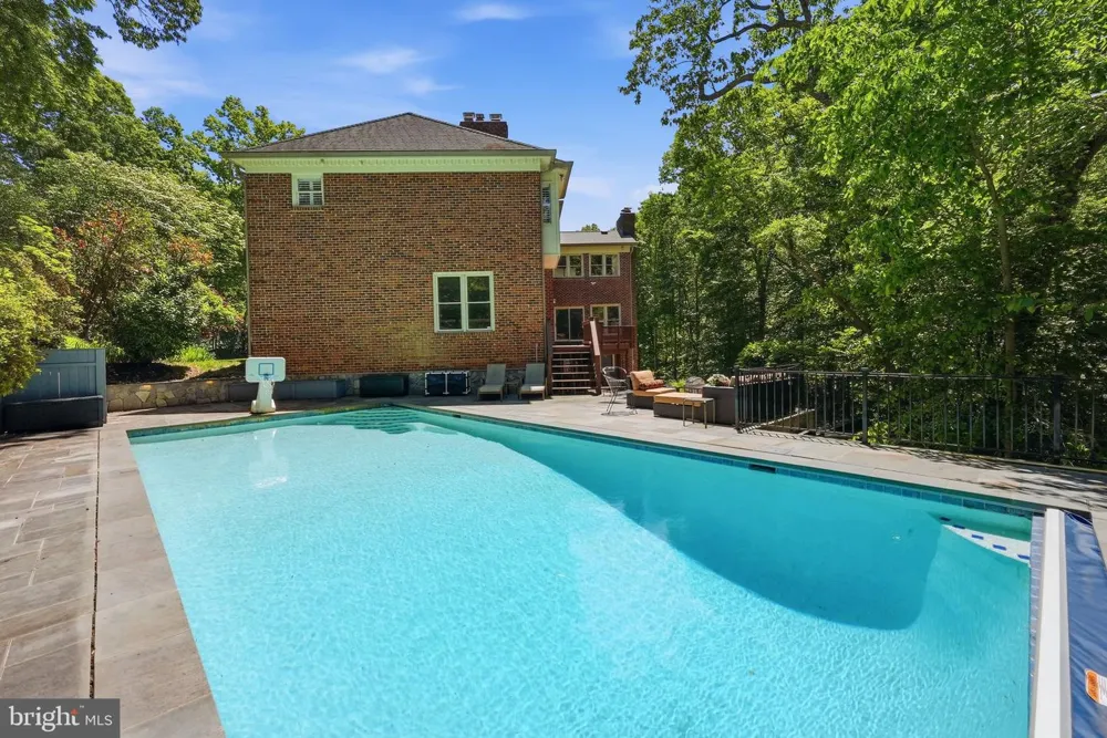 708 POTOMAC KNOLLS DRIVE Mclean, VA 22102