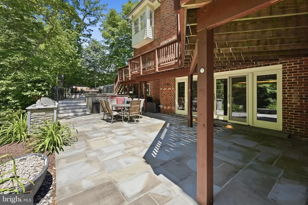 708 POTOMAC KNOLLS DRIVE Mclean, VA 22102