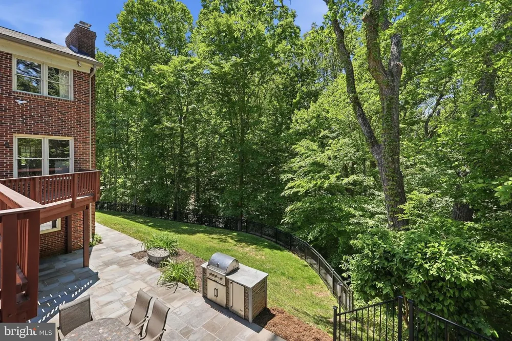 708 POTOMAC KNOLLS DRIVE Mclean, VA 22102