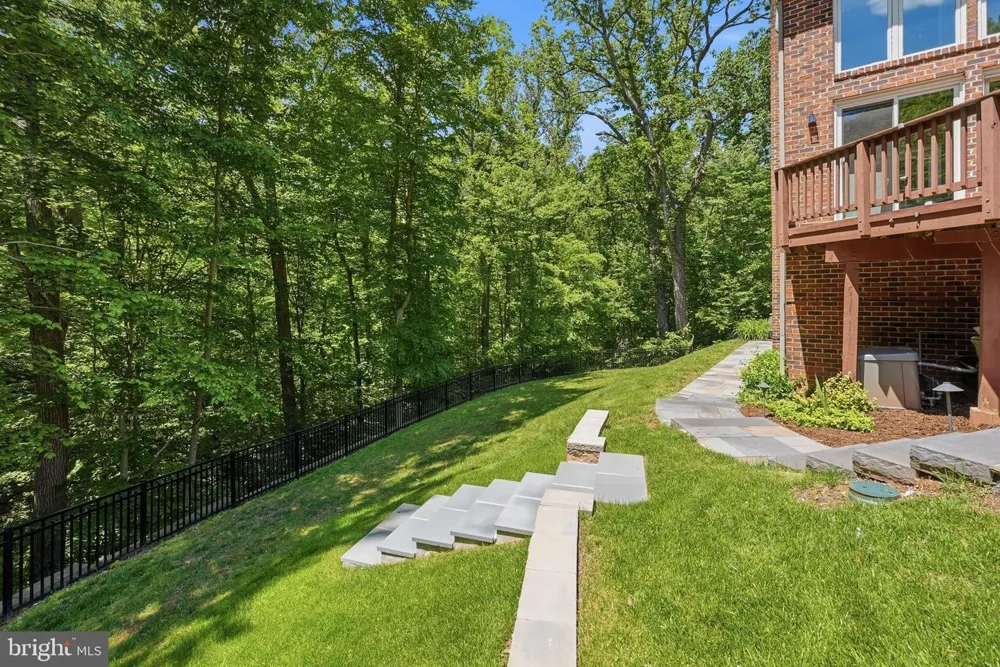 708 POTOMAC KNOLLS DRIVE Mclean, VA 22102