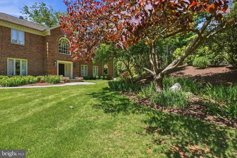 708 POTOMAC KNOLLS DRIVE Mclean, VA 22102