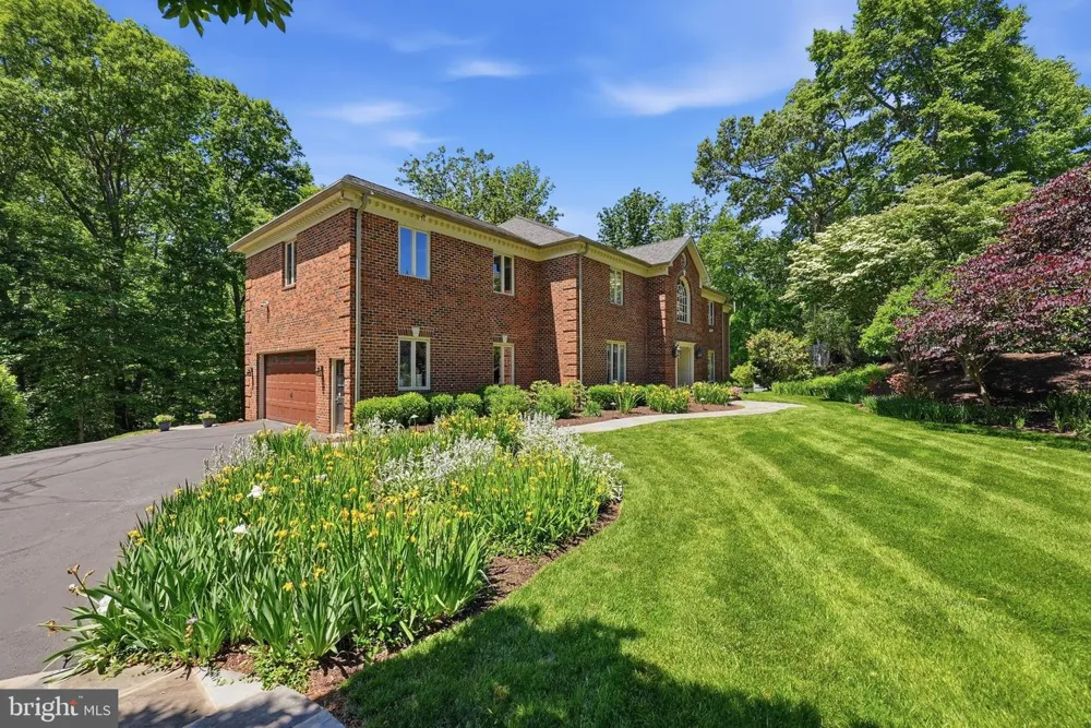 708 POTOMAC KNOLLS DRIVE Mclean, VA 22102