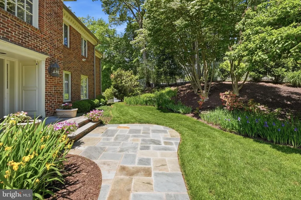 708 POTOMAC KNOLLS DRIVE Mclean, VA 22102