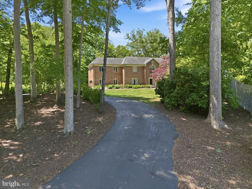 708 POTOMAC KNOLLS DRIVE Mclean, VA 22102