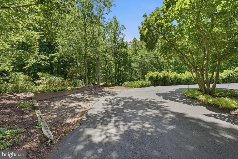 708 POTOMAC KNOLLS DRIVE Mclean, VA 22102