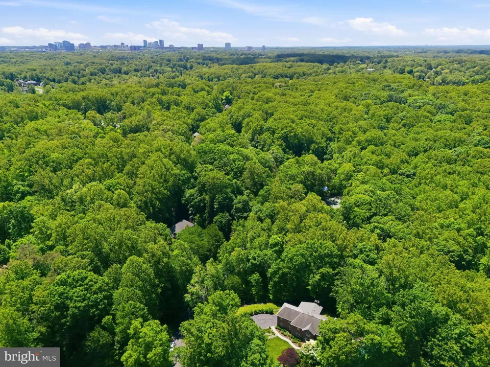 708 POTOMAC KNOLLS DRIVE Mclean, VA 22102