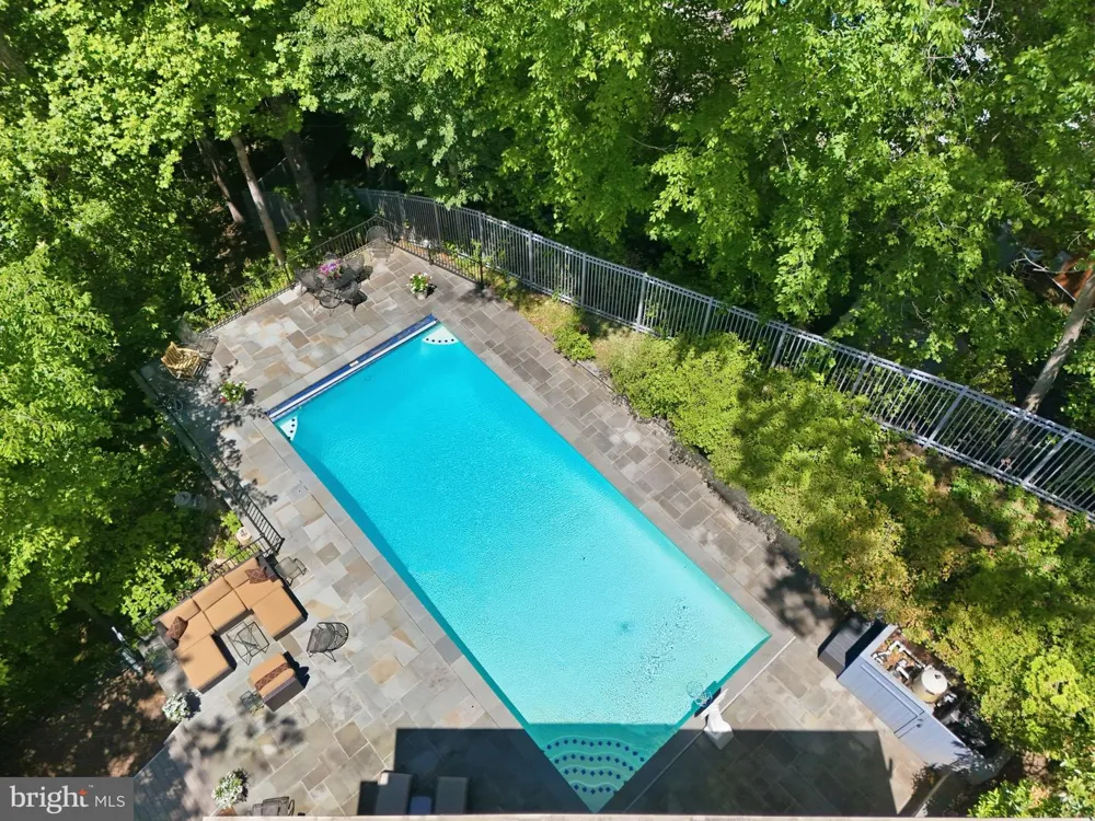 708 POTOMAC KNOLLS DRIVE Mclean, VA 22102