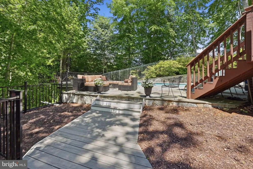 708 POTOMAC KNOLLS DRIVE Mclean, VA 22102
