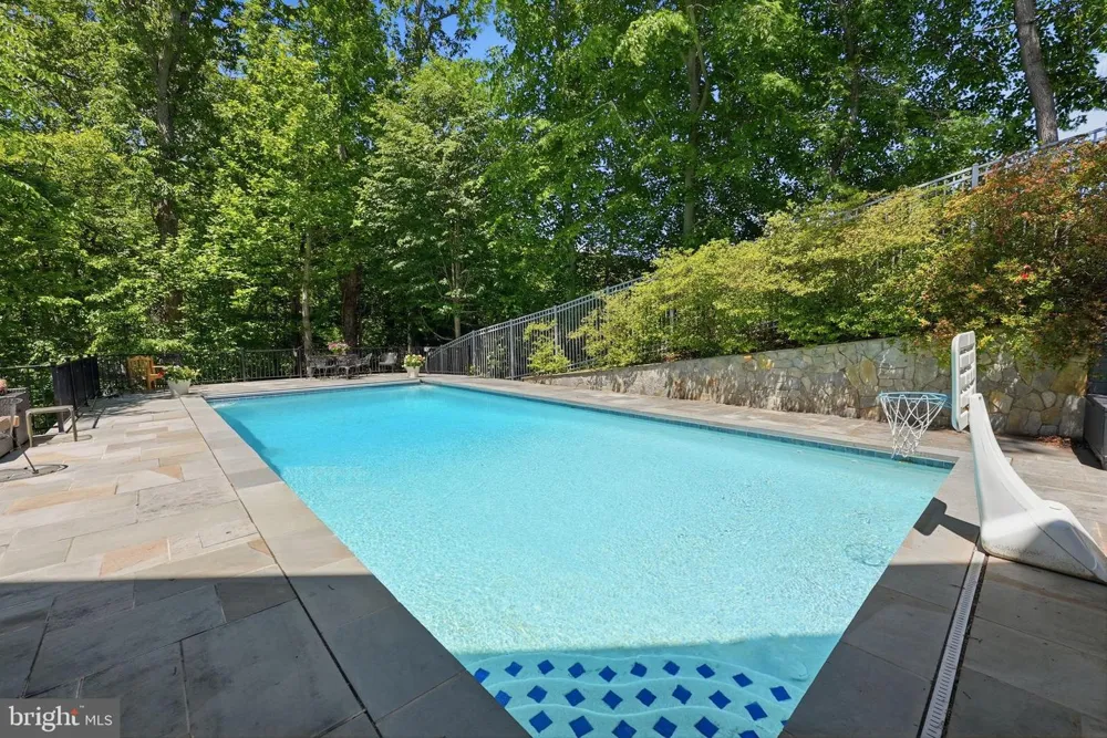 708 POTOMAC KNOLLS DRIVE Mclean, VA 22102