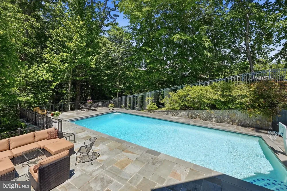 708 POTOMAC KNOLLS DRIVE Mclean, VA 22102